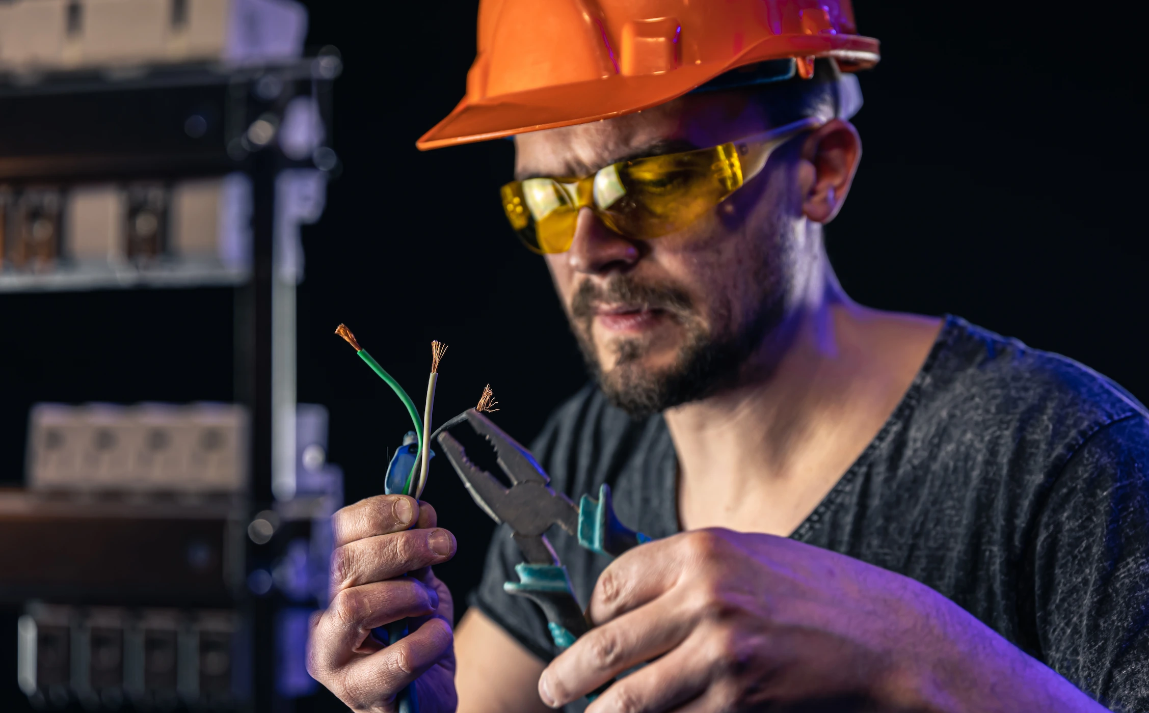 male-electrician-works-switchboard-with-electrical-connecting-cable (1)